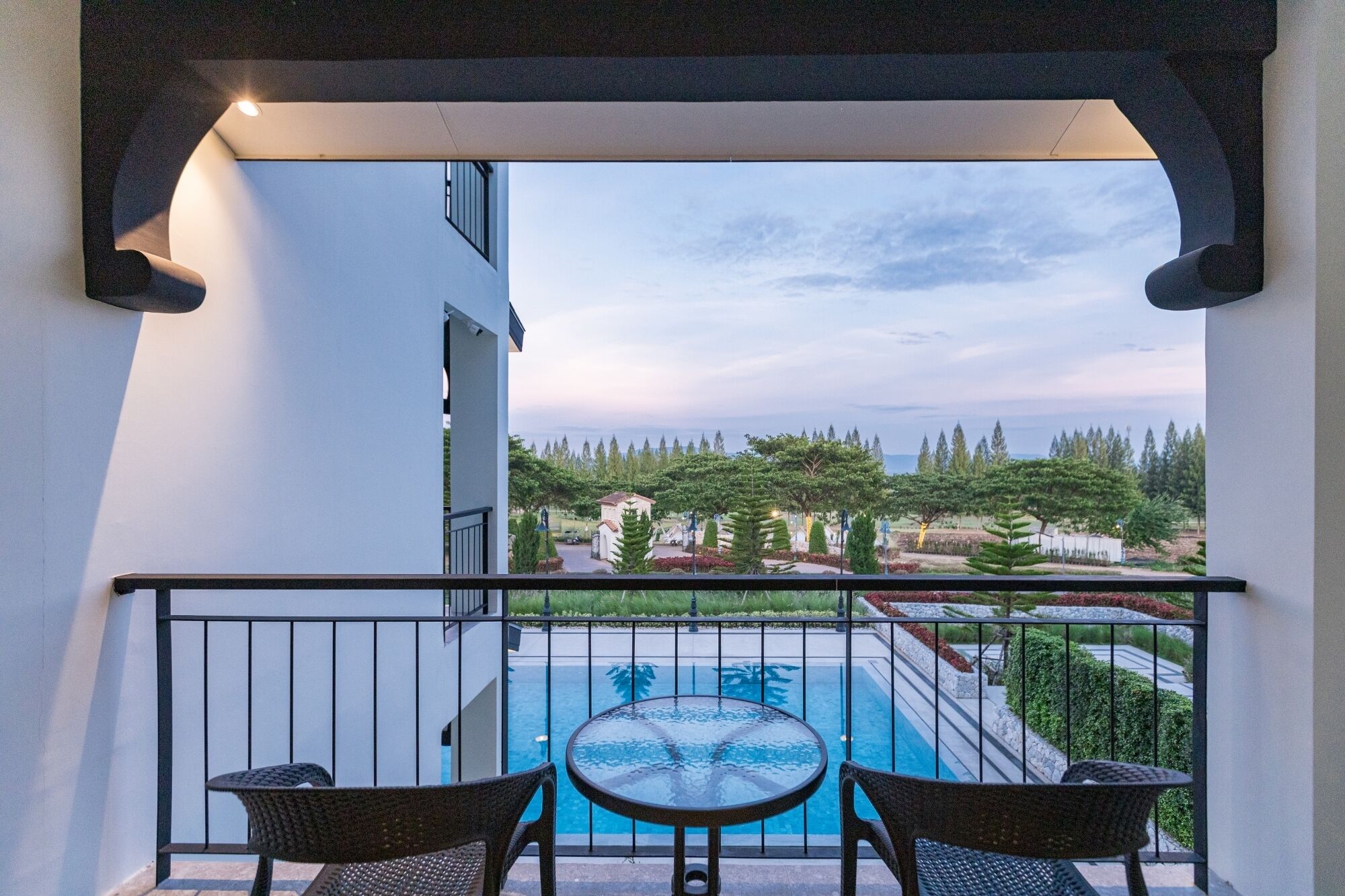 Deluxe Room (Twin Bed) | In-room safe, desk, free WiFi, bed sheets