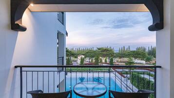 Deluxe Room (Twin Bed) | 1 bedroom, in-room safe, desk, free WiFi