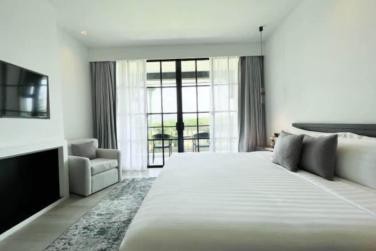 1 bedroom, in-room safe, desk, free WiFi