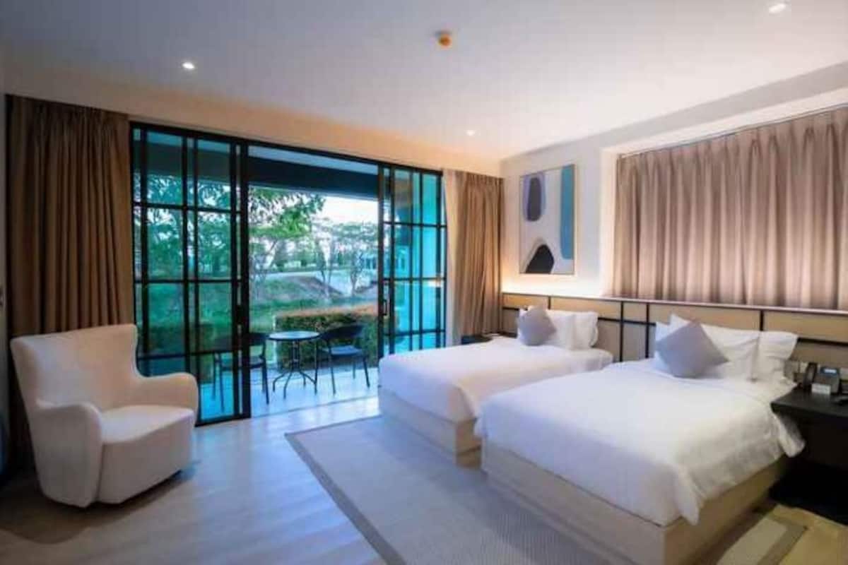 In-room safe, desk, free WiFi, bed sheets