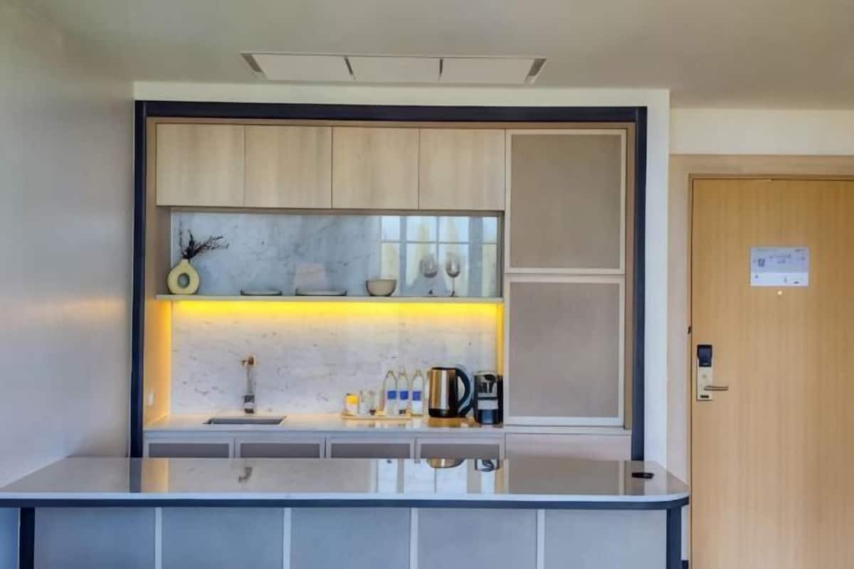 Private kitchen | Mini-fridge