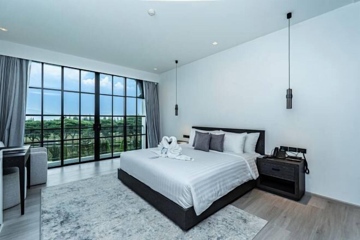 1 bedroom, in-room safe, desk, free WiFi