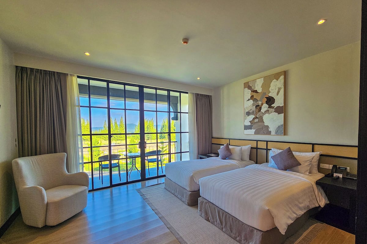 Suite (Twin bed) | 1 bedroom, in-room safe, desk, free WiFi