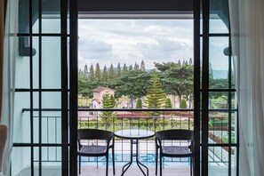 Deluxe Room (King bed) | Vista giardino