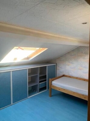 4 bedrooms, free WiFi, bed sheets