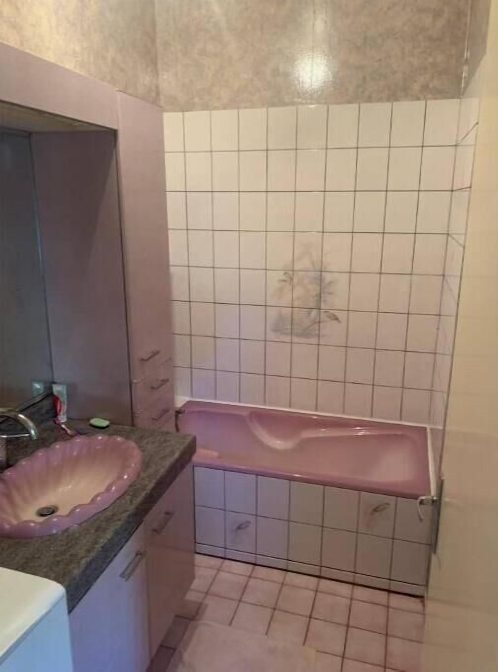 Serviettes fournies, papier toilette