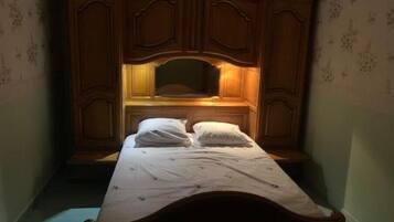 4 bedrooms, free WiFi, bed sheets