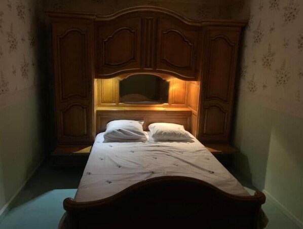 4 bedrooms, free WiFi, bed sheets