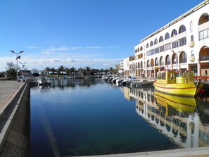 Marina - Cozy 2-Room Apartment, 200m from Beach, Parking Included, Stunning Views (Sète)