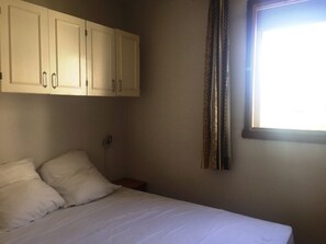 Room - Cozy 2-Room Apartment, 200m from Beach, Parking Included, Stunning Views (Sète)