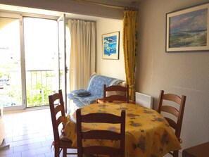 TV - Cozy 2-Room Apartment, 200m from Beach, Parking Included, Stunning Views (Sète)