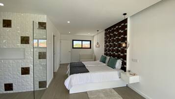 5 bedrooms, iron/ironing board, WiFi
