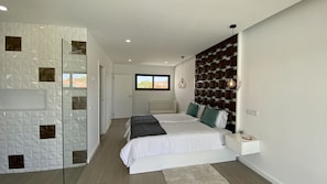 6 bedrooms, iron/ironing board