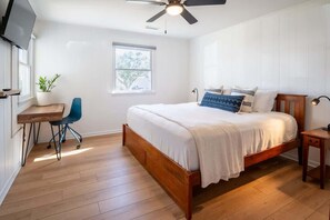 3 Schlafzimmer, Schreibtisch, Bügeleisen/Bügelbrett, Reisekinderbett
