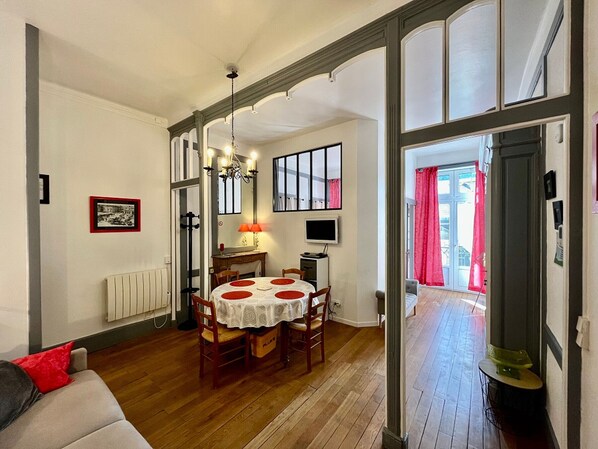 TV - T2 Apartment in Mont-Dore, 4 pers, pets allowed, WiFi (Mont-Dore)