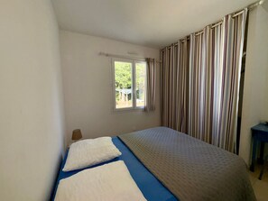 4 bedrooms, free WiFi - Spacious house in St Jean de Monts, pets allowed, parking (Saint-Jean-de-Monts)