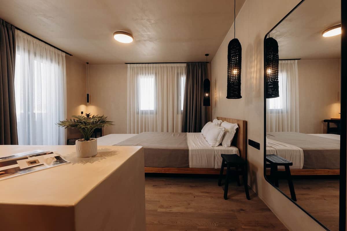 Suite | 1 bedroom, in-room safe, desk, soundproofing