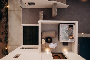 Suite | Private spa tub - Princess Luxury Suites (Naxos)