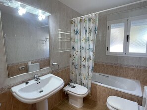 Towels - Beachside Apartment with Pool in Peníscola – 2 Bedrooms, Pet-Friendly (Peñíscola)