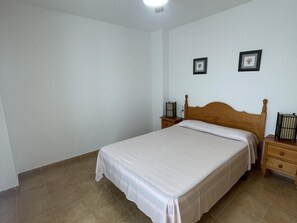 2 bedrooms - Beachside Apartment with Pool in Peníscola – 2 Bedrooms, Pet-Friendly (Peñíscola)