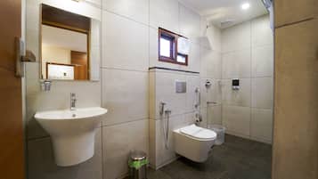 Quarto luxo | Banheiro | Chuveiro, chuveiro com efeito de chuva