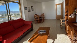 Living area - Seafront Apartment with Pool, Tennis & 2 Bedrooms in Peñíscola - Sleeps 6 (Peñíscola)