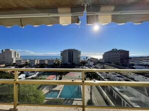 Property grounds - Seafront Apartment with Pool, Tennis & 2 Bedrooms in Peñíscola - Sleeps 6 (Peñíscola)