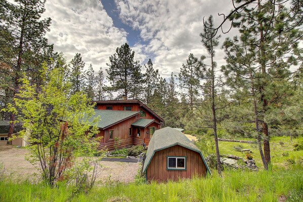 Exterior - Peaceful and spacious home tucked away at the base of the Mission Mountains. (St. Ignatius)