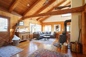 Interior - Peaceful and spacious home tucked away at the base of the Mission Mountains. (St. Ignatius)