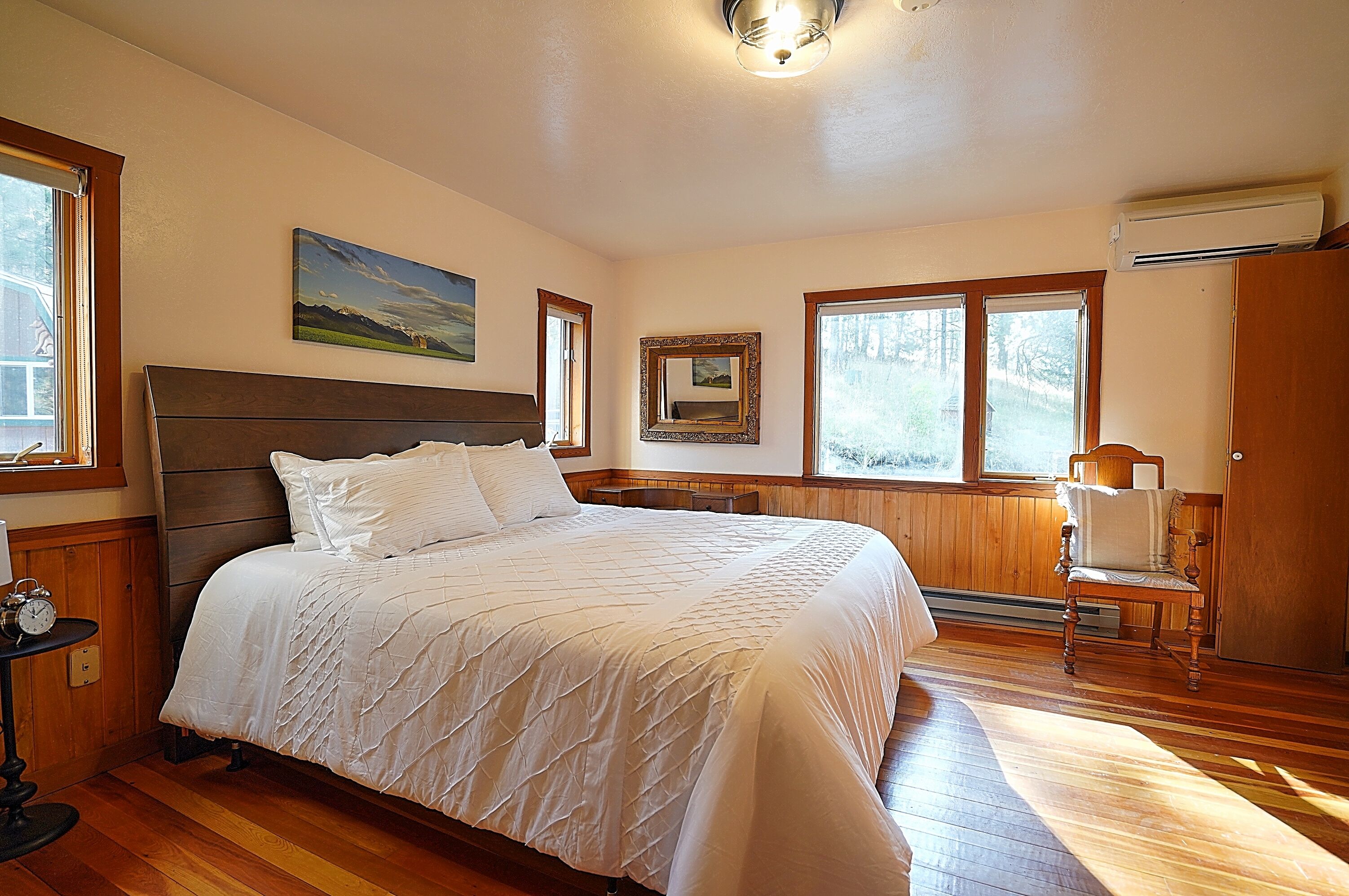 3 bedrooms, iron/ironing board, travel crib, free WiFi