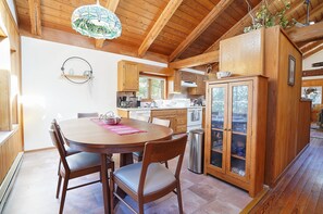 Dining - Peaceful and spacious home tucked away at the base of the Mission Mountains. (St. Ignatius)