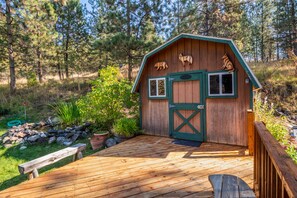 Terrace/patio - Peaceful and spacious home tucked away at the base of the Mission Mountains. (St. Ignatius)