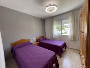 2 bedrooms, free WiFi - Tranquil Apartment with Pool, Parking, and BBQ Near Peñíscola Beach (Peñíscola)