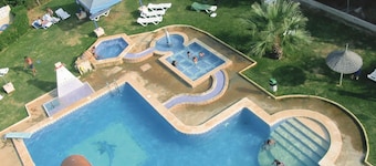 Beachfront Apartment with 3 Bedrooms, Pool & Garden - Cap i Corp, Alcalà de Xivert