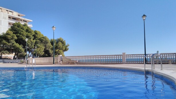 Unclassified image, 1 of 25, button - Cozy 2-Bedroom Apartment with Pool, 50m from Beach in Peníscola (Peñíscola)