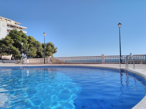Cozy 2-Bedroom Apartment with Pool, 50m from Beach in Peníscola