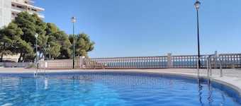Cozy 2-Bedroom Apartment with Pool, 50m from Beach in Peníscola