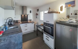 Frigorifero, microonde, forno, lavastoviglie