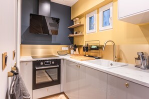 Kühlschrank, Ofen, Herdplatte, Geschirrspüler