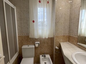 Bathroom - 2-Bedroom Apartment 25m from Beach with AC (Peñíscola)