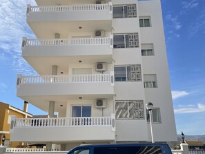 Exterior - Beachfront Apartment with Pool, Terrace, and Parking in Peníscola (Peñíscola)