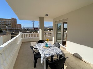 Outdoor dining - Beachfront Apartment with Pool, Terrace, and Parking in Peníscola (Peñíscola)