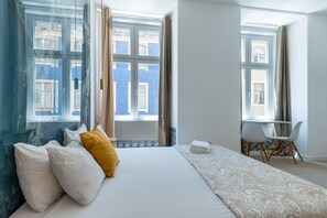 Deluxe Studio, Jetted Tub, City View | 1 bedroom, premium bedding, down comforters, minibar