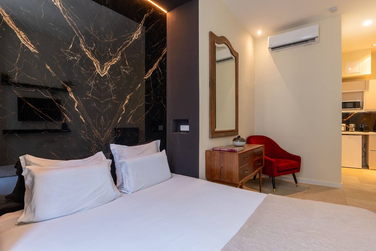 Deluxe Studio Suite, Jetted Tub | Sengetøy av topp kvalitet, dundyner, minibar og blendingsgardiner