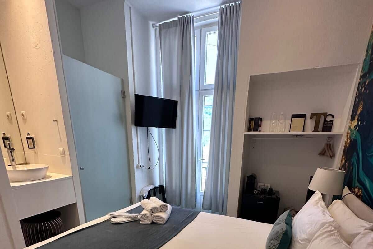 Habitació amb dos llits individuals bàsica | 1 dormitori, roba de llit d'alta qualitat, cobrellits i wifi gratuïta