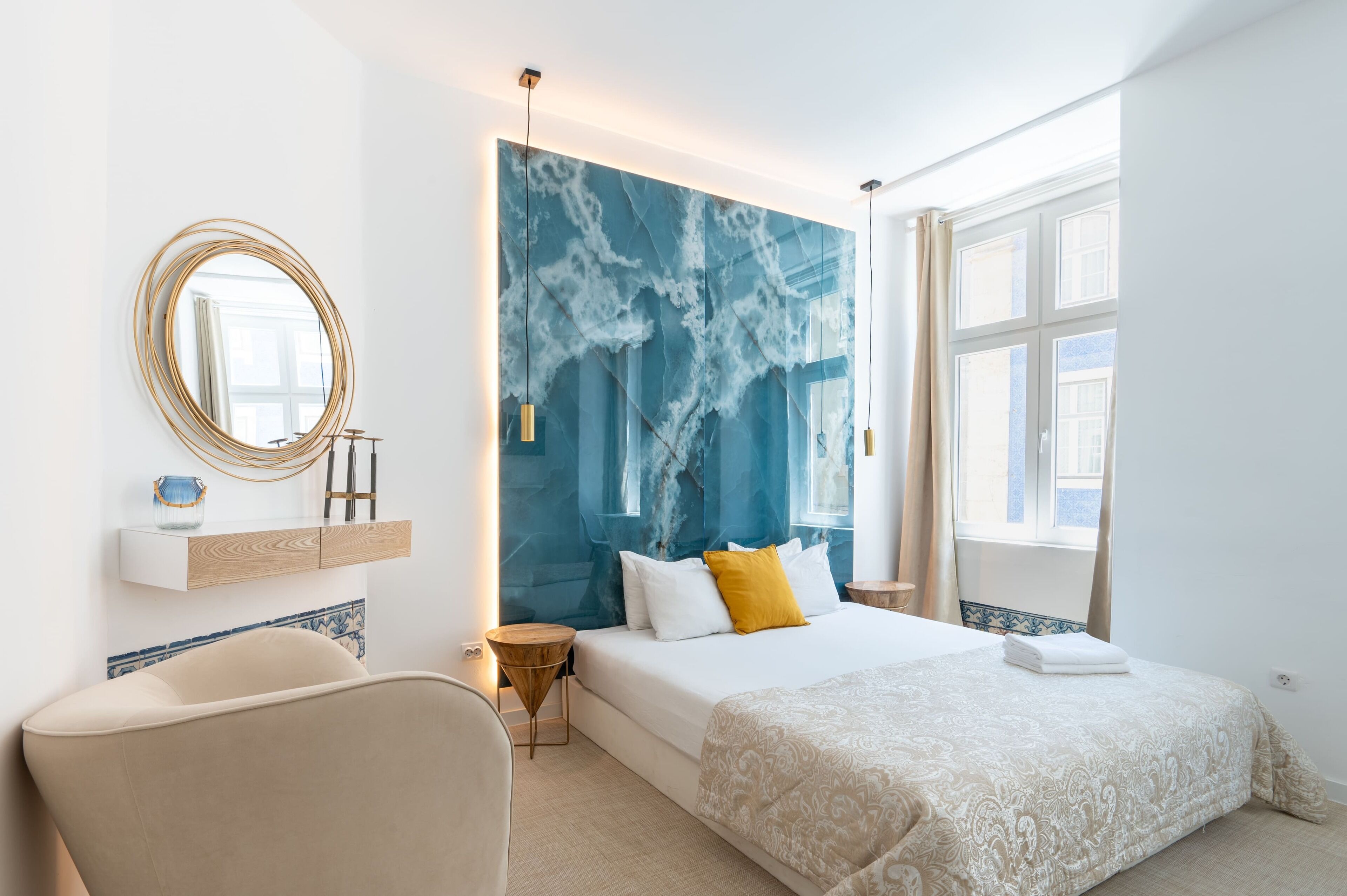 Deluxe Studio, Jetted Tub, City View | Premium bedding, down duvets, minibar, individually decorated