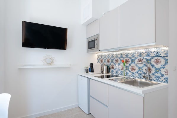 Studio Deluxe, baignoire à jets, vue ville | Cuisine privée | Mini réfrigérateur, machine à expresso