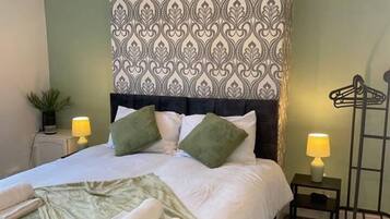 House | 2 bedrooms, iron/ironing board, free WiFi, bed sheets