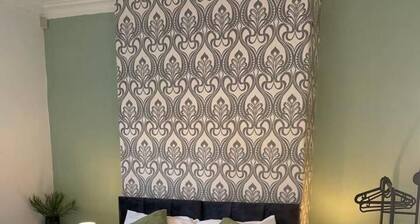 Cosy 2 bed Home Away From Home Near City Centre