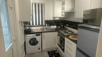 House | Private kitchen | Fridge, microwave, oven, stovetop